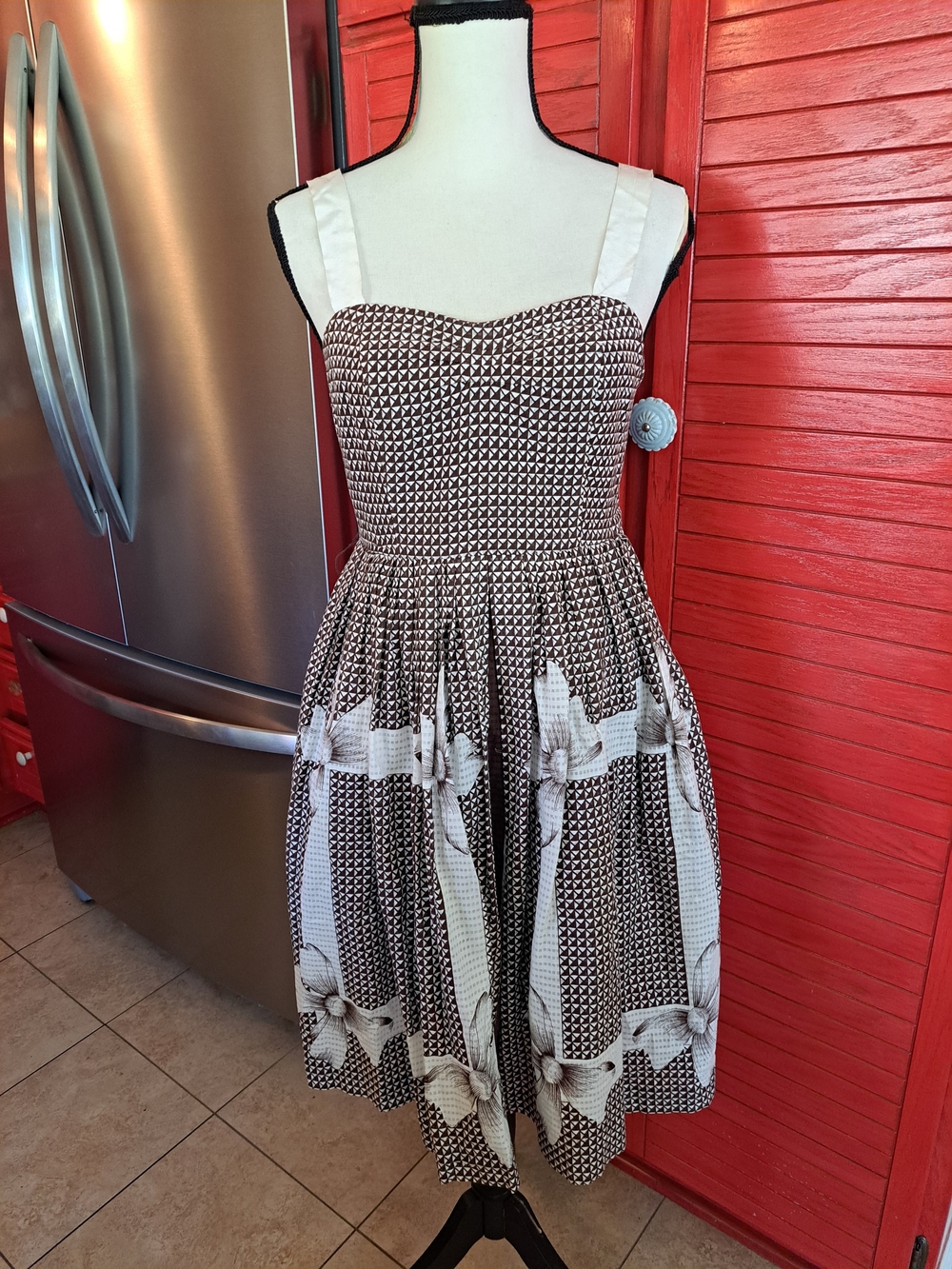Esme & Esyllte Sz 4 Brown White Check Floral Dress